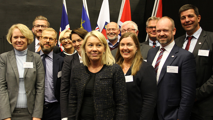 Stortingets EFTA og EØS-delegasjon sammen med næringsminister Monica Mæland. Foto: Nærings- og fiskeridepartementet.