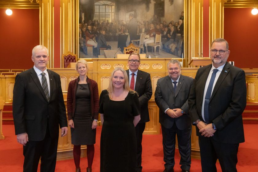 Stortingets presidentskap for 2021-2022 ble valgt lørdag 9. oktober. Ny stortingspresident er Eva Kristin Hansen (A, foran), 1. visepresident Svein Harberg (H, t.h.) 2. visepresident Nils T. Bjørke (Sp, t.v.), 3. visepresident Morten Wold (FrP, nr 2 f.h.), Sverre Myrli (A, i midten bak) og Ingrid Fiskaa (SV, nr. 2 f.v.). Foto: Stortinget, Morten Brakestad