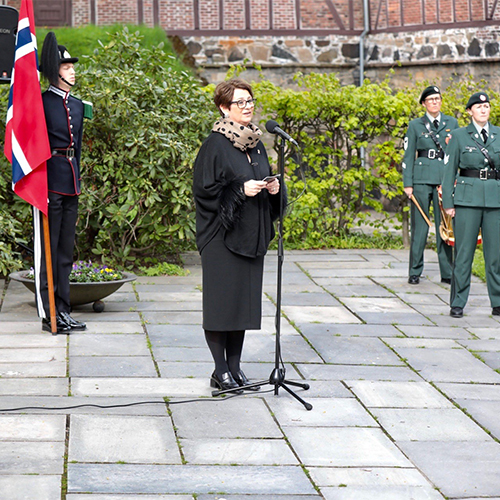 The President of the Storting speaking at the execution site. Photo: Storting.