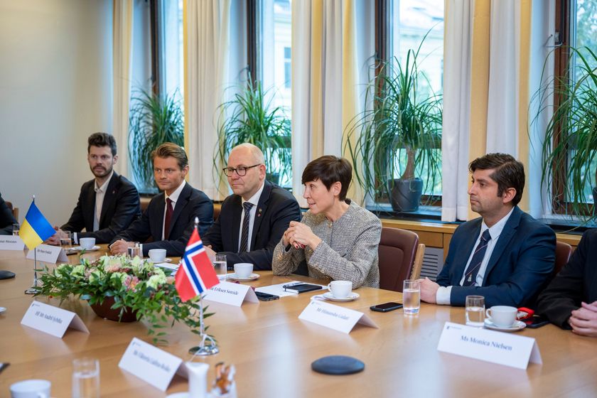 Medlemmer fra utenriks- og forsvarskomiteen reiser til Brussel torsdag 29. januar. Dette bildet er fra et tidligere møte på Stortinget. Fra venstre: Bjørnar Moxnes (R), Peter Frølich (H), Nils-Ole Foshaug (A), Ine Eriksen Søreide (H) og Himanshu Gulati (FrP).