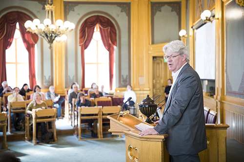 Leder for presselosjen, Tron Strand, under seminar for pressen i lagtingssalen i 2016. Foto: Stortinget.