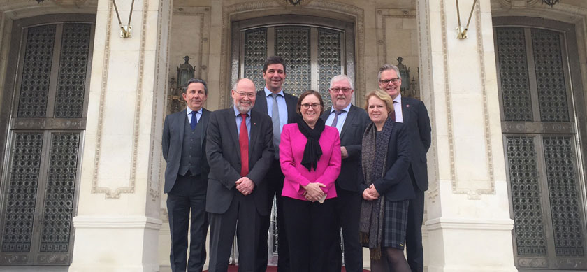 The Storting’s delegation outside the Romanian parliament, with Norwegian Ambassador Tove Bruvik Westberg and Deputy Head of Mission Herman Baskår. Photo: Storting.