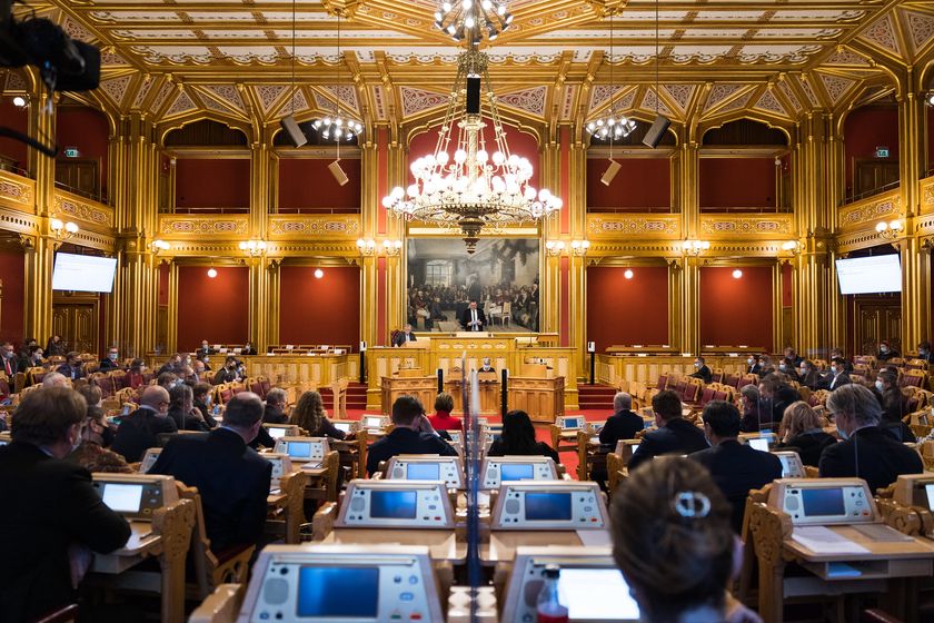 Onsdag behandler Stortinget flere grunnlovsforslag. Grunnlovsendringer må vedtas med to tredjedels flertall, og to tredjedeler av representantene må være til stede når vedtaket fattes. Foto: Stortinget