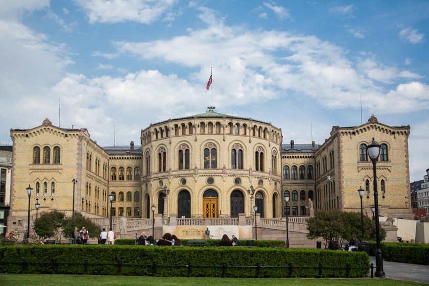 Utvalget som ble oppnevnt av Stortinget til å gjennomgå loven om Riksrevisjonen og Riksrevisjonens virksomhet, avgir sin rapport 30. november. Foto: Stortinget