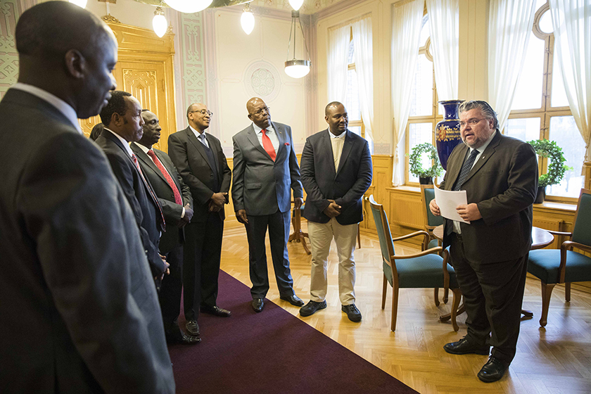 Stortingets andre visepresident Morten Wold tok i mot det kenyanske parlamentets presidentskap. Foto: Stortinget.