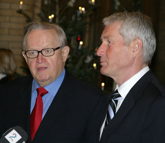 Fredsprisvinner Martti Ahtisaari og stortingspresident Thorbjørn Jagland.