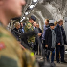 Bilde av noen av utenriks- og forsvarskomiteens medlemmer på besøk i Forsvarets operative hovedkvarter. Foto: Forsvaret.