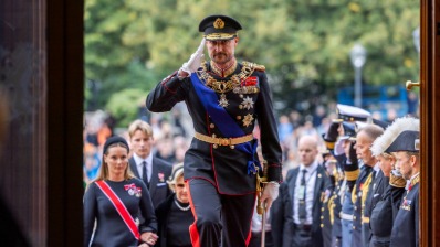 King Haakon VIII entering the Storting to take the Oath of Allegiance. Photo: Storting/Morten Brakestad
