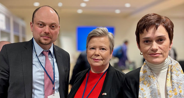 Berit Lindeman, Evgenia Kara-Murza, Vladimir Kara-Murza, Siv Mossleth, Björn Söder og Antonio Stango. Foto: Stortinget.