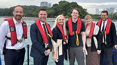 Noen medlemmer av Stortingets Asia-delegasjon, her på reise i Singapore og Vietnam. Foto: Stortinget.