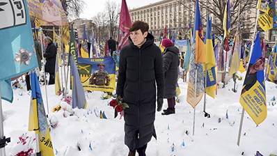 The Foreign Affairs and Defence Committee honours fallen soldiers at Maidan Square in Kyiv. Here is the Committee’s Chair, Ine Eriksen Søreide. Photo: Norwegian Embassy in Ukraine.