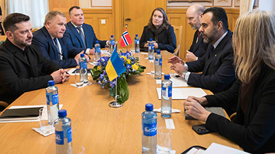 Ukrainas president Volodymyr Zelenskyj i møte med stortingspresident Masud Gharahkhani.