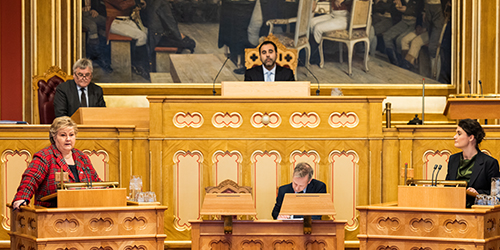 Erna Solberg og kunnskapsminister Kari Nessa Nordtun under muntlig spørretime 31. januar 2024.