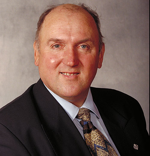 Steinar Bastesen representerte Kystpartiet (først under navnet Tverrpolitisk Folkevalgte) i perioden 1997–2005.