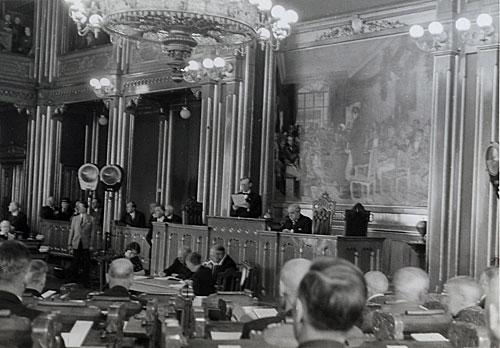 Opprop i Stortinget 14. juni 1945 – det første stortingsmøtet etter fem år med okkupasjon.
