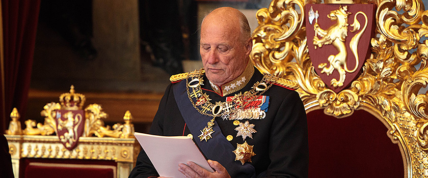 H.M. Kong Harald leser trontalen under åpningen av det 161. storting. Foto: Stortinget/Morten Brakestad.