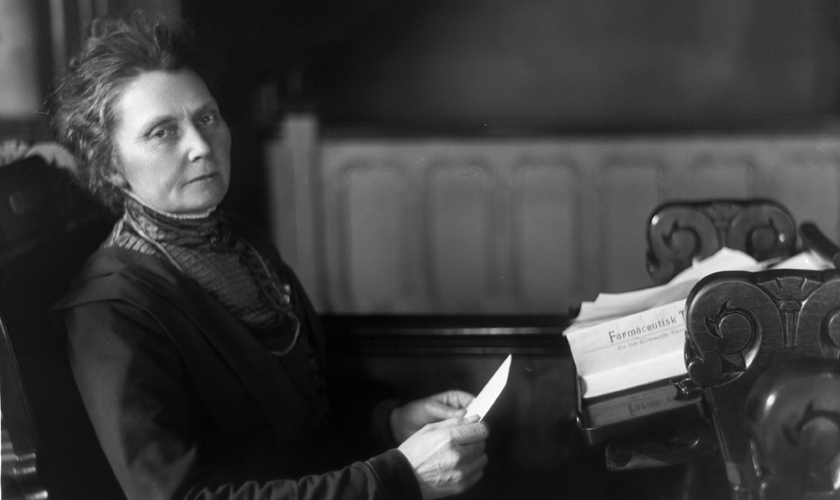 Anna Rogstad møtte første gang på Stortinget som vararepresentant i 1911. Foto: Nasjonalbiblioteket