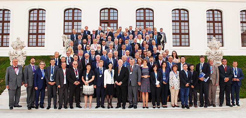 Parlamentarikerne som deltok på konferansen. Foto: Slovakias parlament.