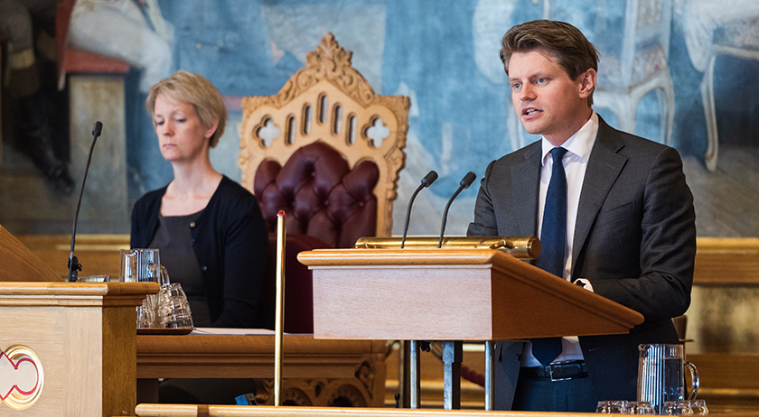 Peter Frølich (H) på talerstolen under debatten om grunnlovsendringer 21. mai 2024.