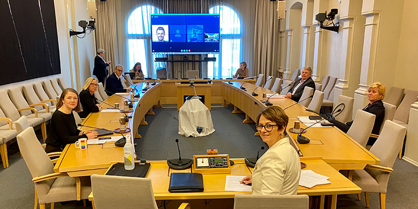 Møte i den særskilte komité for å behandle spesielle saker vedrørende korona-krisen 17. april. Foto: Stortinget.