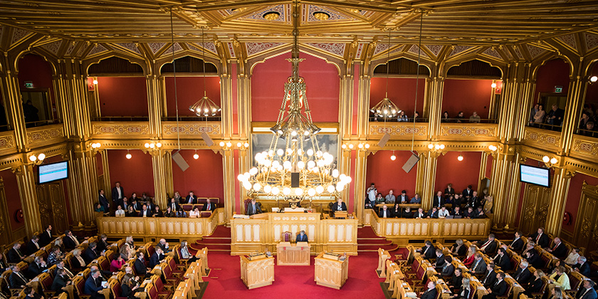 Statsminister Erna Solberg (H) på talerstolen. Foto: Stortinget.