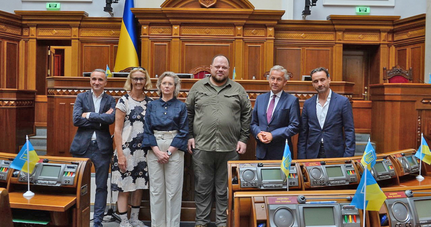 Kari Henriksen deltok fra norsk side da den politiske ledelsen i OSSEs parlamentarikerforsamling besøkte Ukraina den 27. juni. Foto: OSCEPA