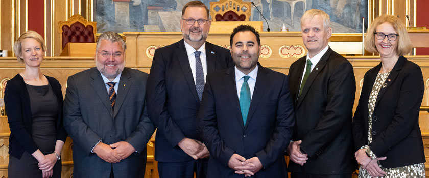 The Presidium of the Storting. From left to right: Ingrid Fiskaa, Fifth Vice President (Socialist Left Party); Morten Wold, Third Vice President (Progress Party); Svein Harberg, First Vice President (Conservative Party); President of the Storting Masud Gharahkhani (Labour Party); Nils T. Bjørke, Second Vice President (Centre Party); and Kari Henriksen, Fourth Vice President (Labour Party). Photo: Storting