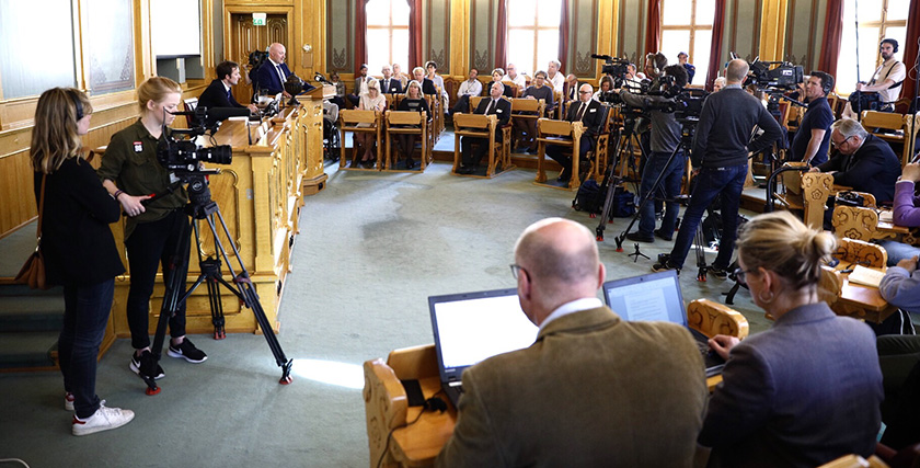 Pressekonferanse etter rapport-overleveringen 1. juni. Foto: Stortinget.