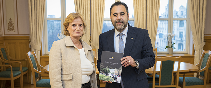 Sivilombud Hanne Harlem og stortingspresident Masud Gharahkhani.