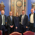 Senatorene Lisa Murkowski (R) fra Alaska og Peter Welch (D) fra Vermont understreket hvor viktig samarbeid med Norge er overfor (f.v.) Willfred Nordlund (Sp), og delegasjonsleder Lars Haltbrekken (SV). Foto: Stortinget